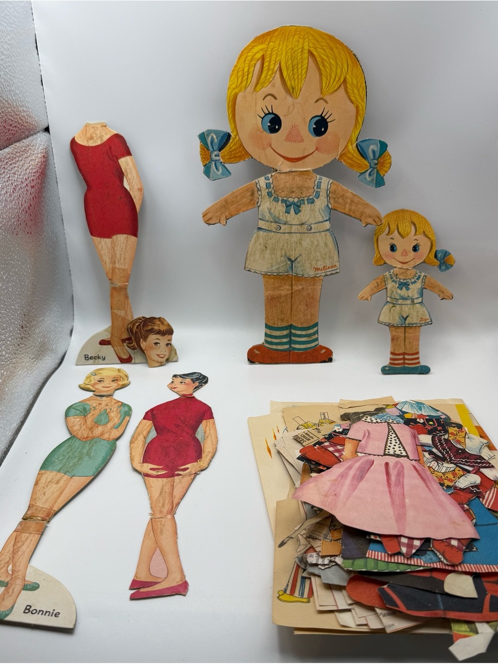 Vintage Paper Doll Lot
Melissa Bonnie Becky
Mixed Estate Collection
Clothes Cut
